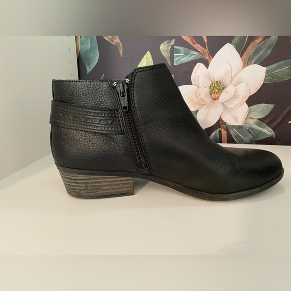 Clarks Addiy Kara black leather booties size 8.5 - Picture 6 of 14